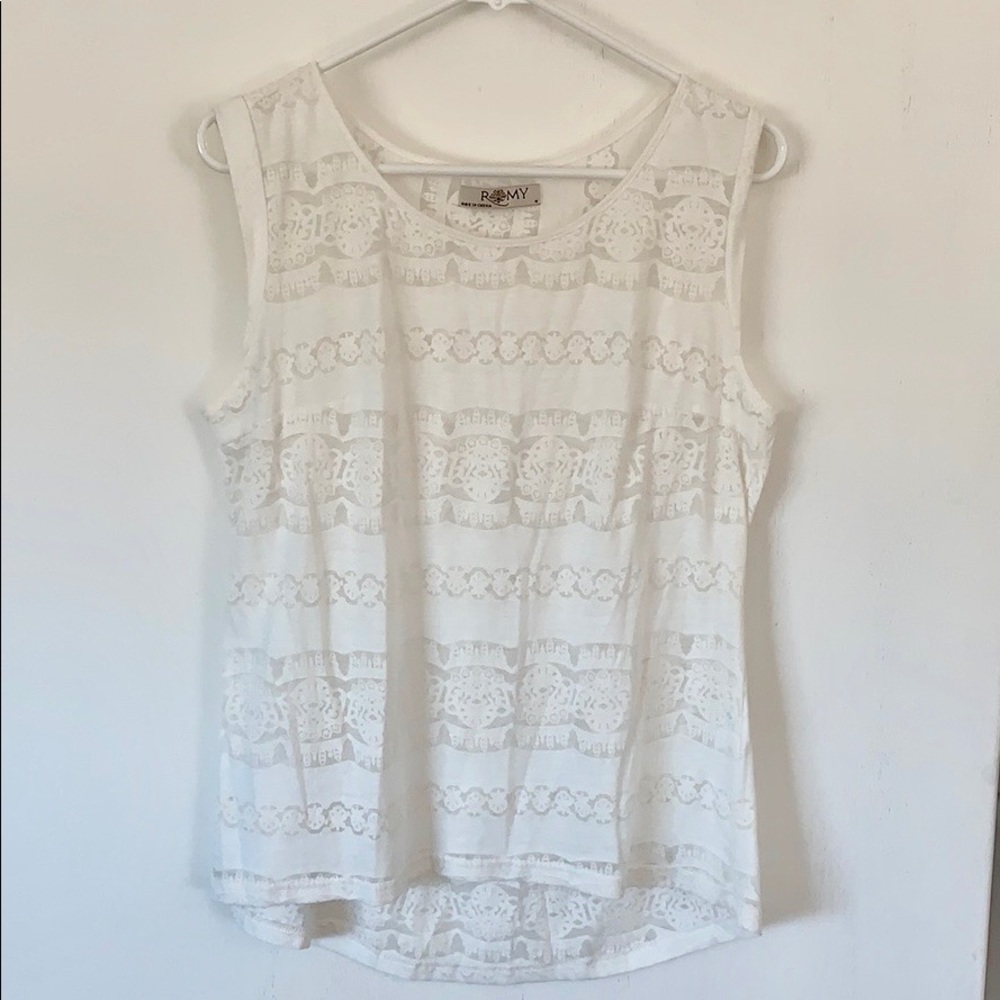 Cream white lace looking sleeveless top